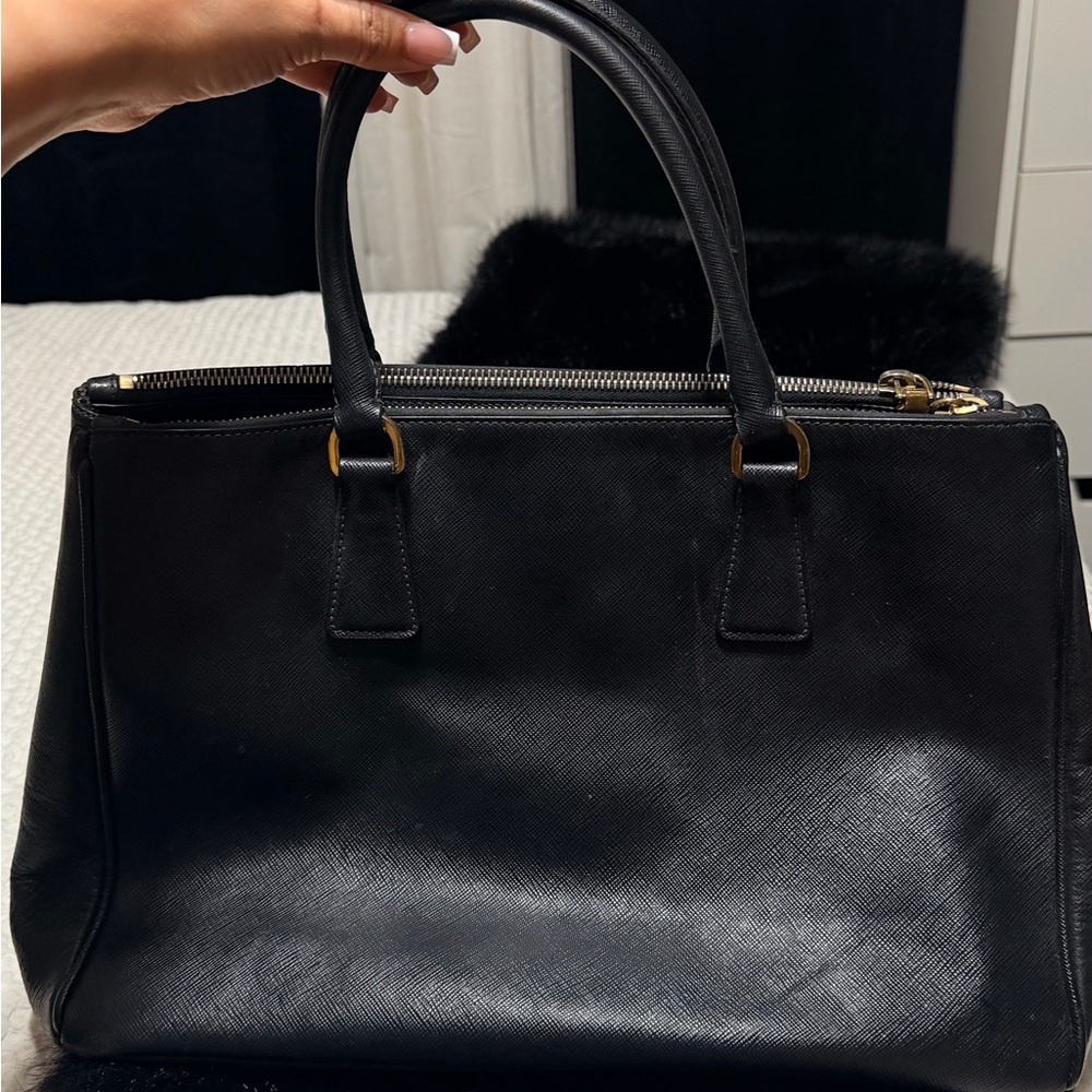 Prada Black Saffiano Lux Leather Galleria Double Zip Medium - Picture 4 of 9